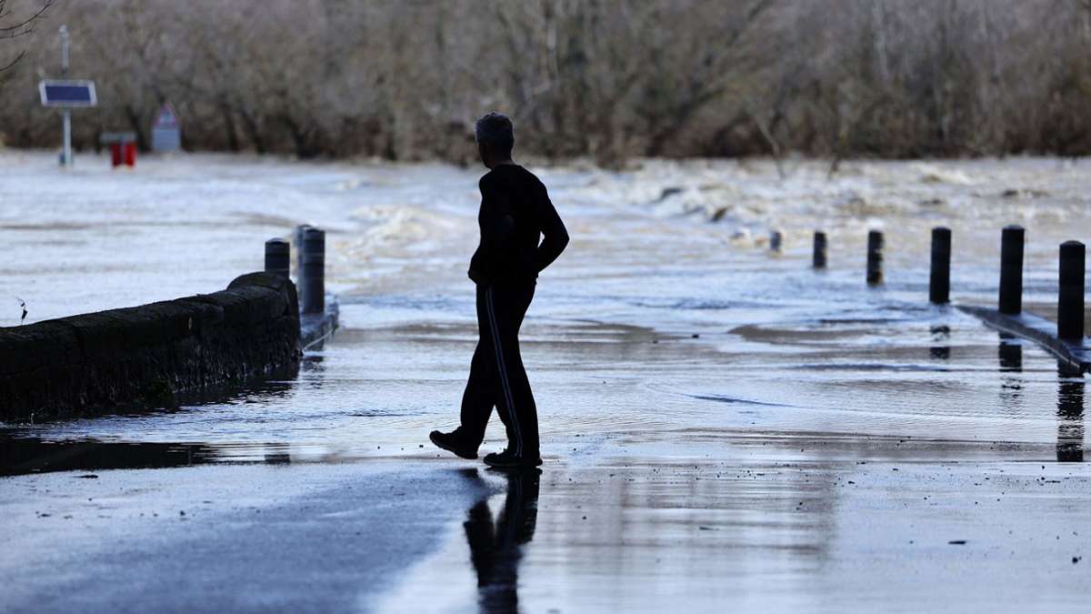 Behörden warnen weiterhin: Unwetter in Frankreich –  Mindestens drei Tote, mehrere Vermisste