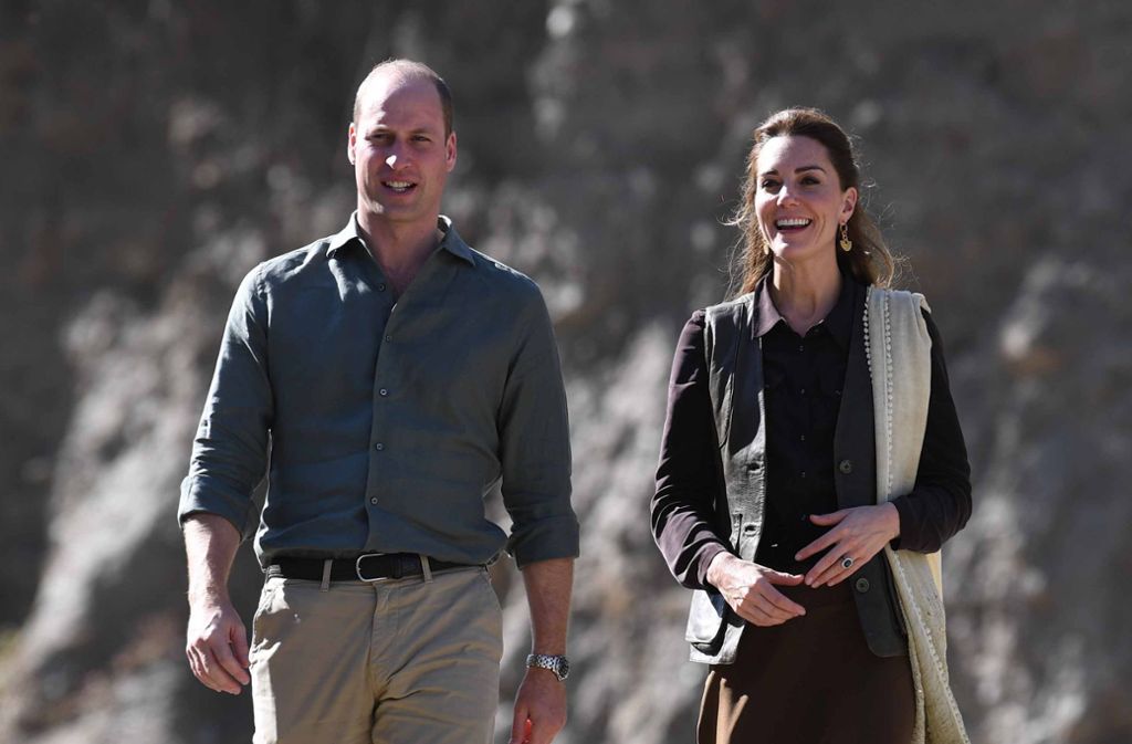 Prinz William von Großbritannien und Catherine, Herzogin von Cambridge, besichtigen im Herbst 2019 den Chiatibo-Gletscher in Pakistan. Das Paar zeigt auch bei der Wahl der Garderobe sein Gespür für das passende Outdoor-Outfit.