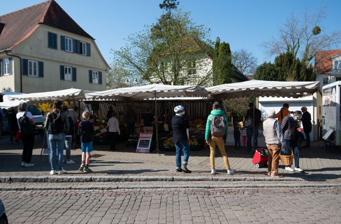 Einkaufen in Degerloch: Auf dem Wochenmarkt geht es nun wieder enger zu