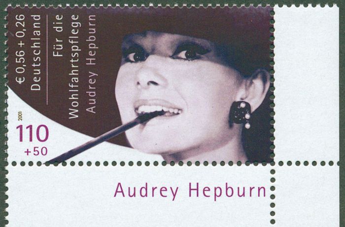Briefmarke mit Bild von Audrey Hepburn versteigert