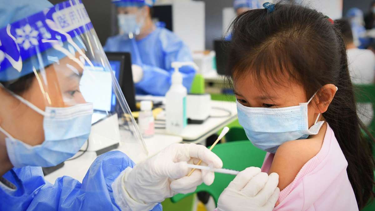 Können Fünf- bis Elfjährige unbesorgt geimpft werden? Die Ständige Impfkommission will bald entscheiden. Besteht für Kinder auch das Risiko von Herzmuskelentzündungen? 