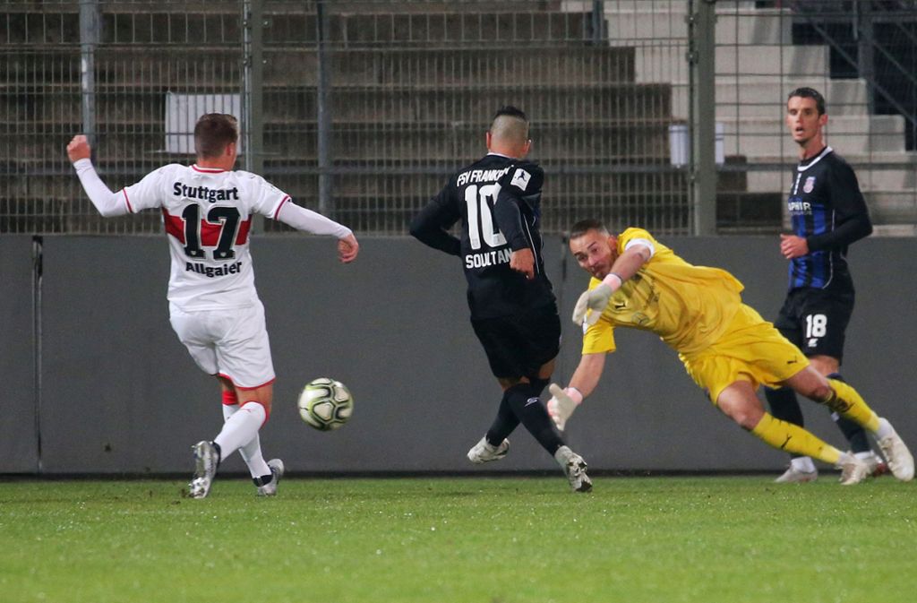 Die Stuttgarter versuchten, nach dem 0:1 den Ausgleich zu schaffen ...