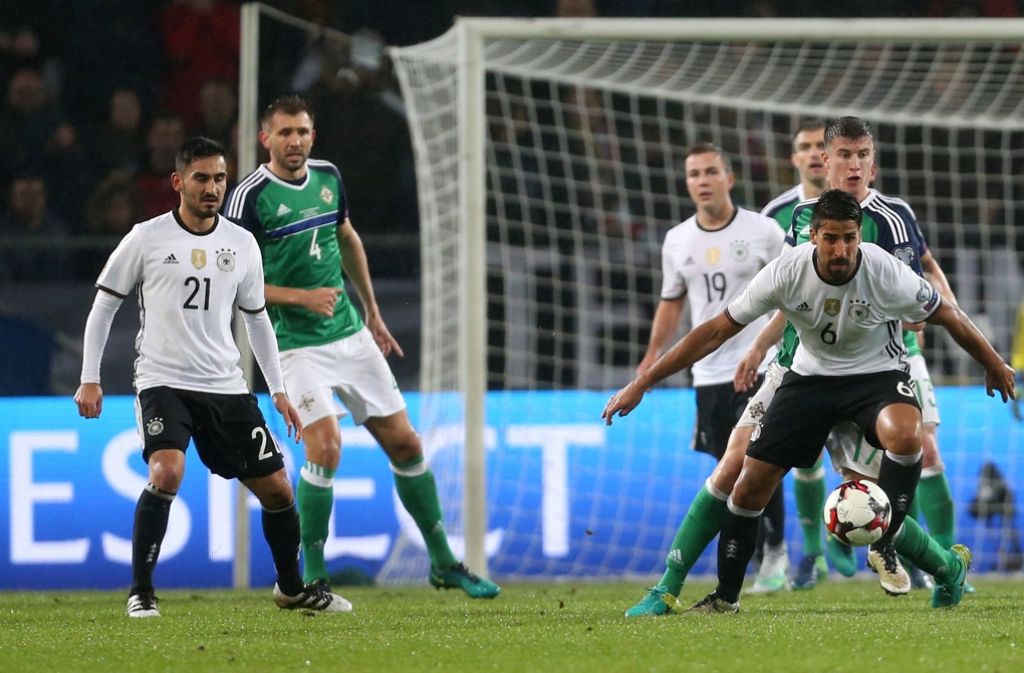Wie hat sich die DFB-Elf im WM-Qualifikationsspiel gegen Nordirland geschlagen? Die Einzelkritik sehen Sie in unserer Fotostrecke. Foto: dpa