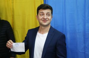 Komiker Selenskyj als neuer Präsident gefeiert