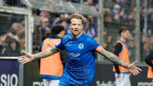 Stuttgarter Kickers besiegen  SG Barockstadt Fulda-Lehnerz: Kevin Dicklhuber erlöst die Blauen