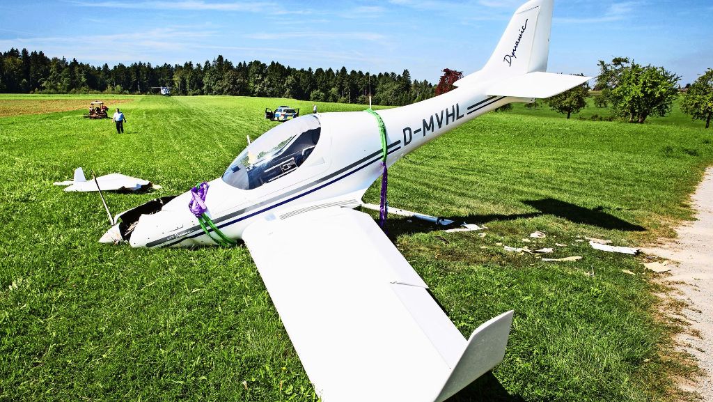 Flugunfall im Rems-Murr-Kreis: Kleinflugzeug stößt mit Traktor zusammen