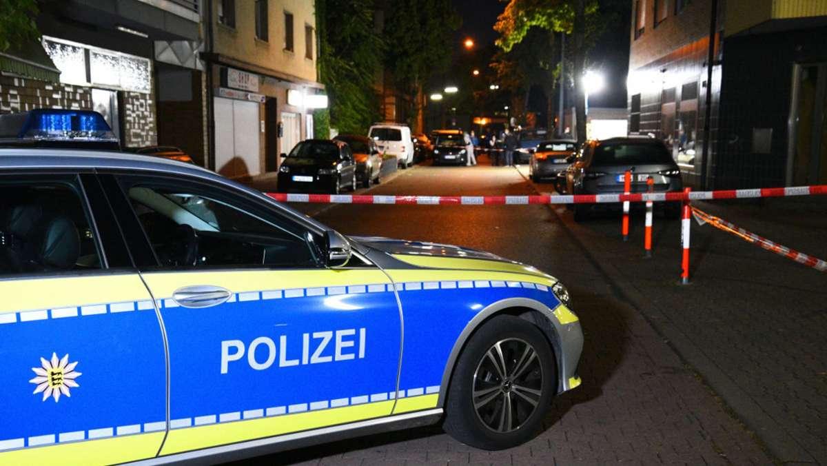  Am vergangenen Wochenende versetzten Schüsse die Stadt Mannheim in Aufruhr. Jetzt haben die Ermittler das mutmaßliche Fluchtauto gefunden – die Spurensicherung läuft. 