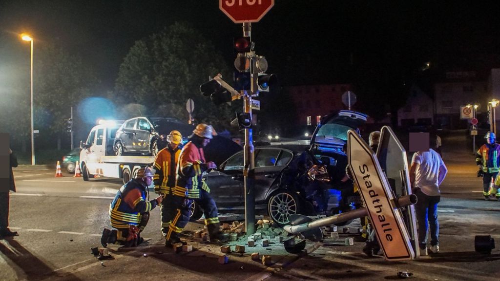 Unfall in Herrenberg: Drei Leichtverletzte bei Crash auf Kreuzung
