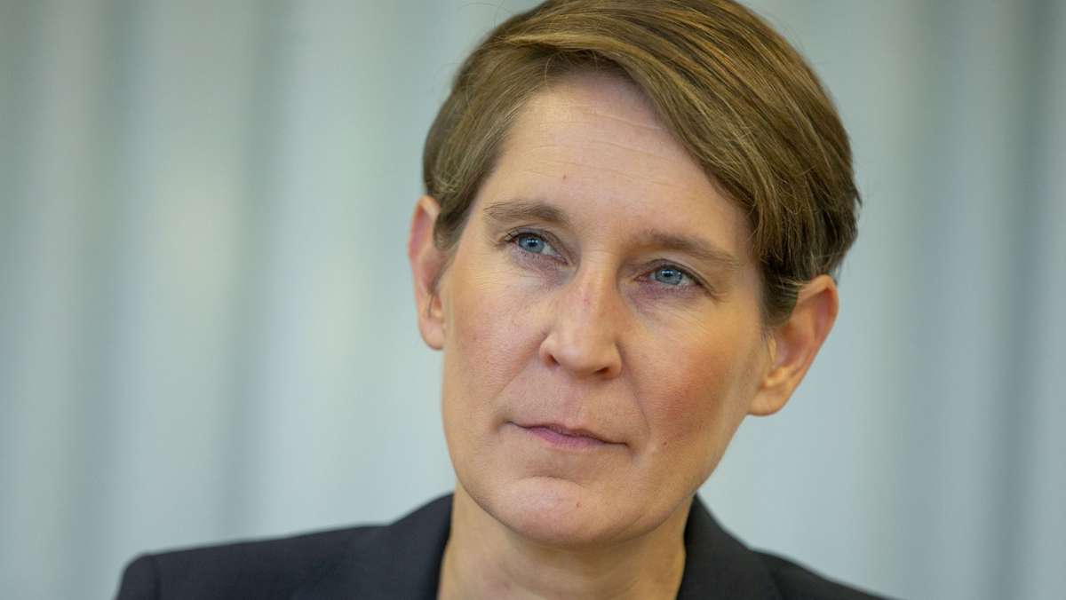  Stefanie Hinz, die Landespolizeipräsidentin von Baden-Württemberg, schlägt vor, eine Anlaufstelle für Menschen einzurichten, die bei der Polizei unter sexueller Belästigung gelitten haben. 