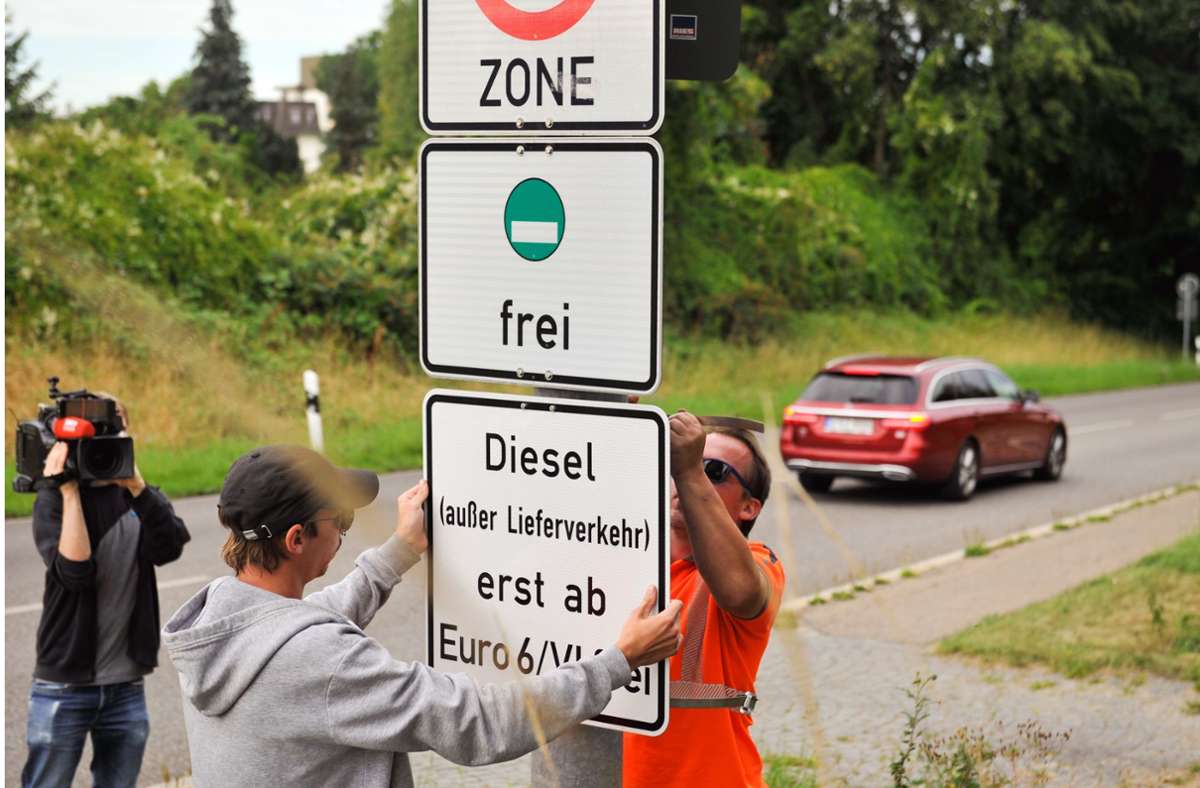 Seit dem 18. August gilt in weiten Teilen Stuttgarts auch ein Fahrverbot für Euro-5-Diesel, denn seitdem ist die Beschilderung dieser neuen Zone abgeschlossen. Foto: Lichtgut/Max Kovalenko