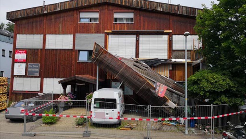 Balkon in Stuttgart-West eingestürzt: Geparkter Transporter verhindert deutlich Schlimmeres