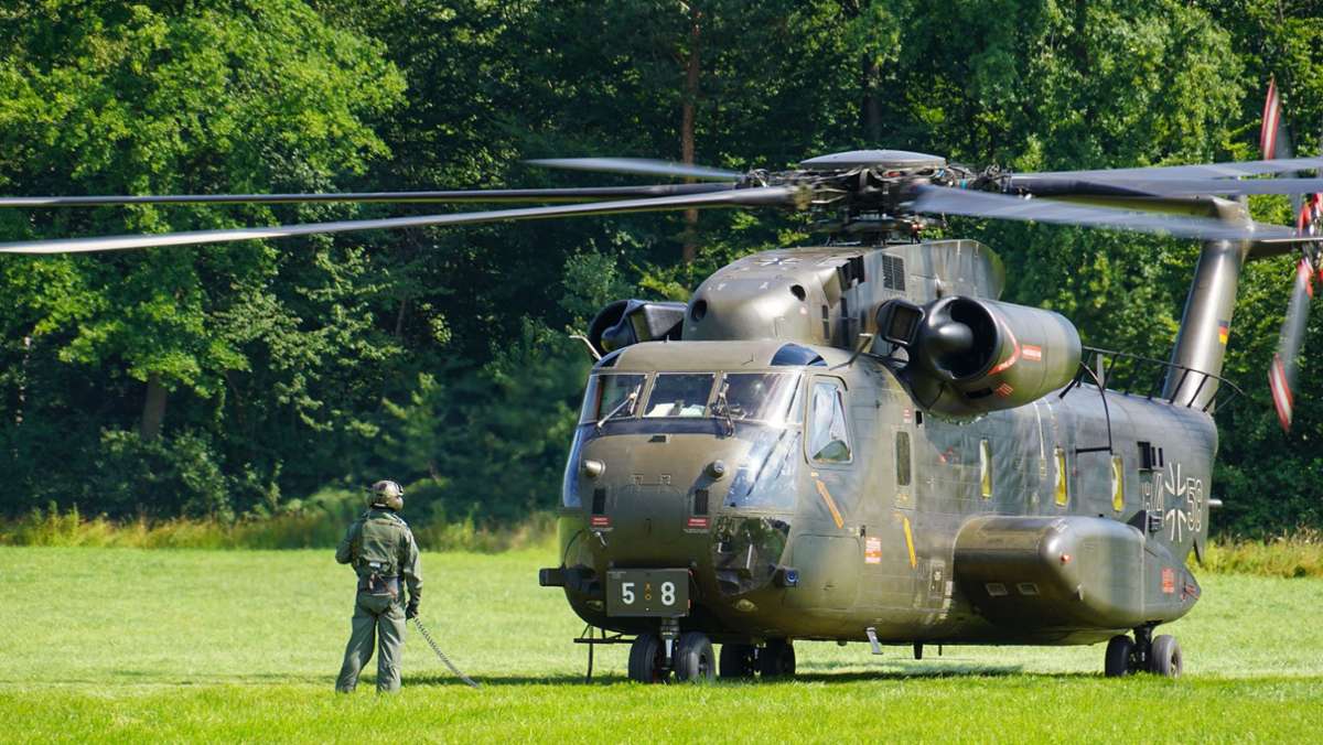 Sicherheitslandung in Schlierbach: Blinkende Kontrolllampe zwingt Bundeswehr-Helikopter zur Landung