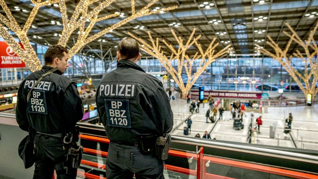 Ausspähversuche am Flughafen Stuttgart: Polizei sucht nach vier Personen