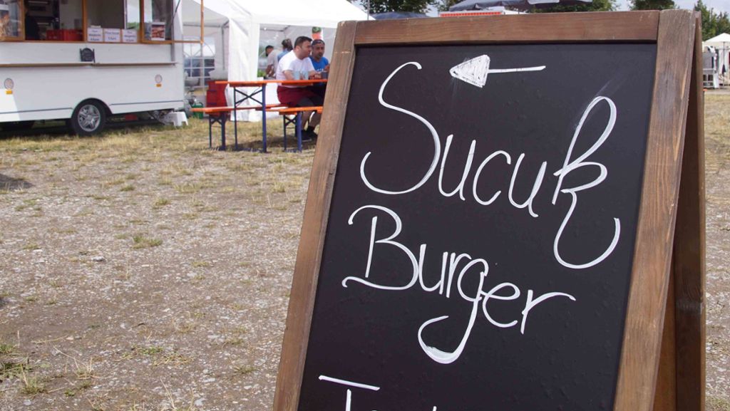 Sucuk-Festival in Böblingen: Flugfeld steht im Zeichen der würzigen Wurst