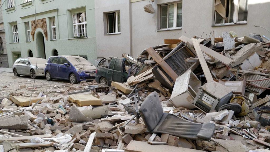 Nach Explosion in Wien: Frau tot aus Trümmern geborgen