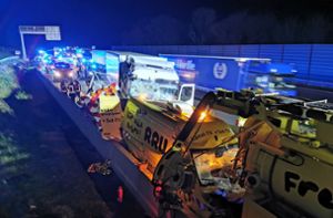 Lkw fährt in Wanderbaustelle auf A6 - Drei Verletzte