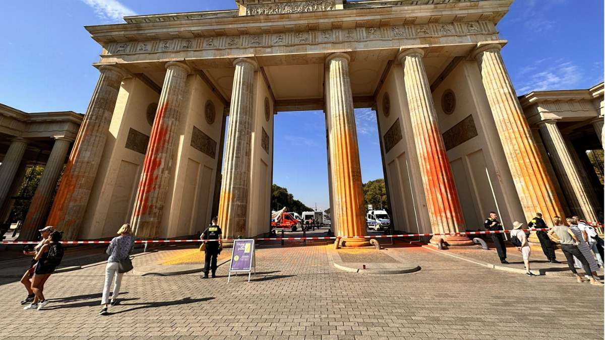 Klimaaktivisten vor Gericht: Farbattacke auf Brandenburger Tor –  erster Prozess zunächst geplatzt