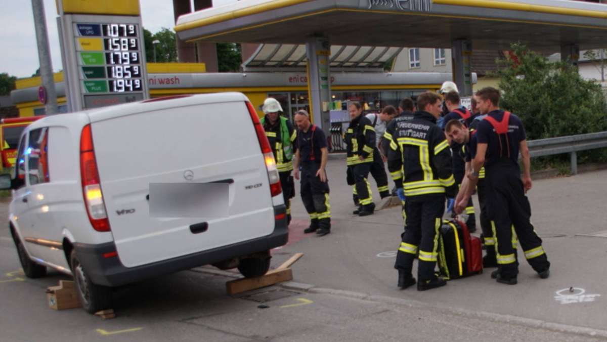 Stuttgart-Untertürkheim: Radfahrer nach Unfall verstorben