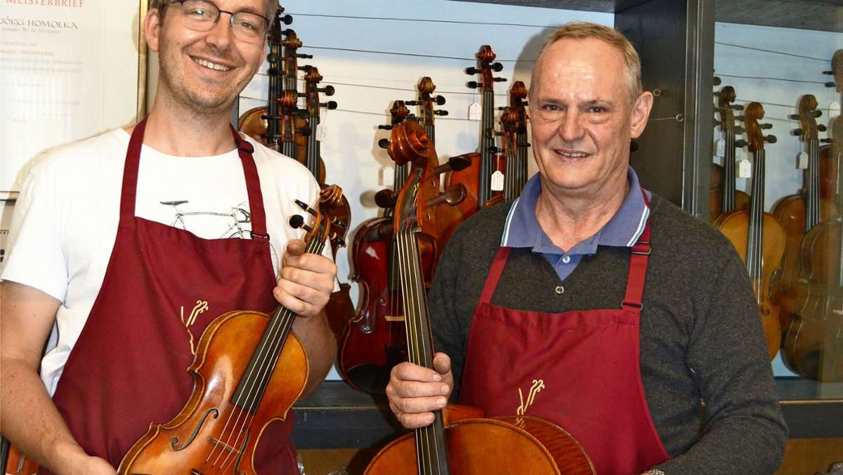  Der Stuttgarter Geigenbaumeister Hans-Jörg Homolka und sein Partner Markus Steinbeck bauen Streichinstrumente in der Tradition der alten italienischen Meister. 