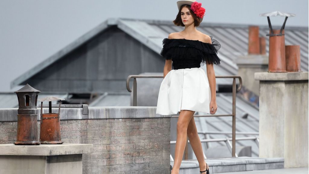 Fashion Week Paris: Chanel entführt auf die Dächer von Paris – inklusive Flitzerin