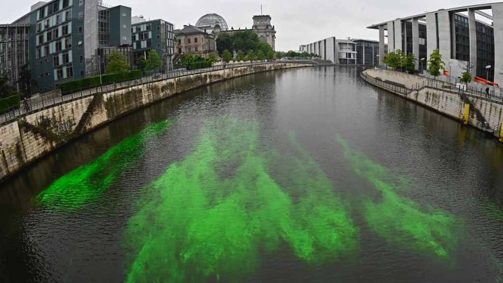 Extinction Rebellion: Umweltaktivisten färben Spree in Berlin und Lausitz „giftgrün“