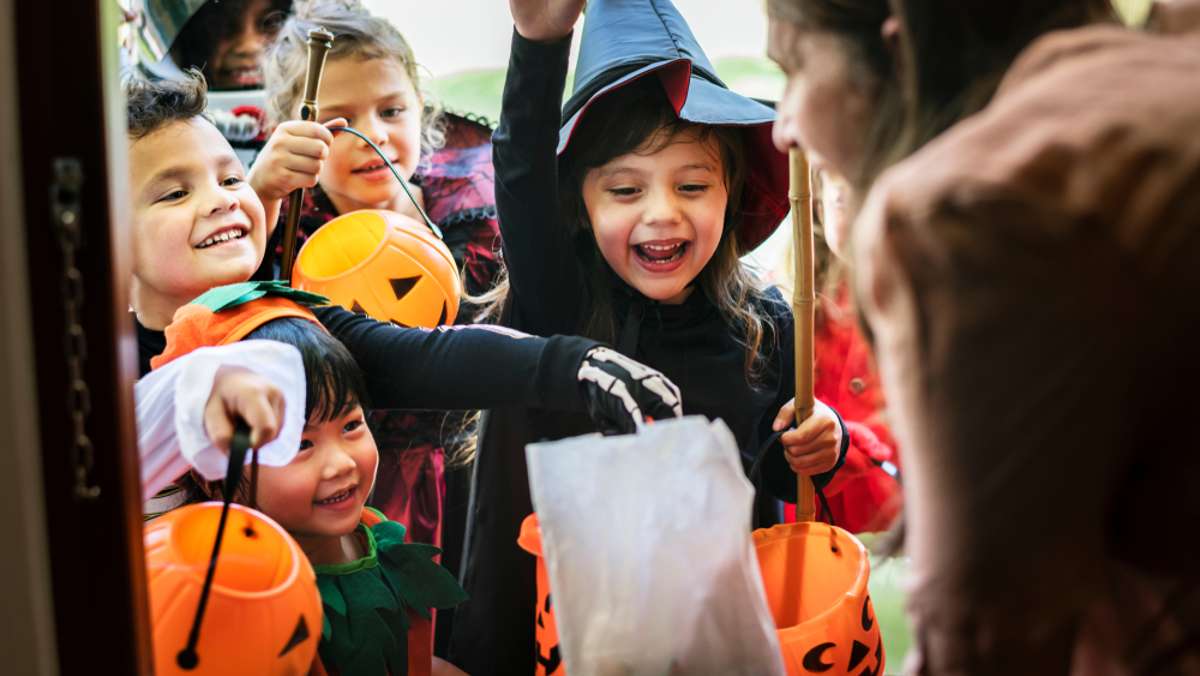 50 Halloween Sprüche für Kinder: kurz und einfach