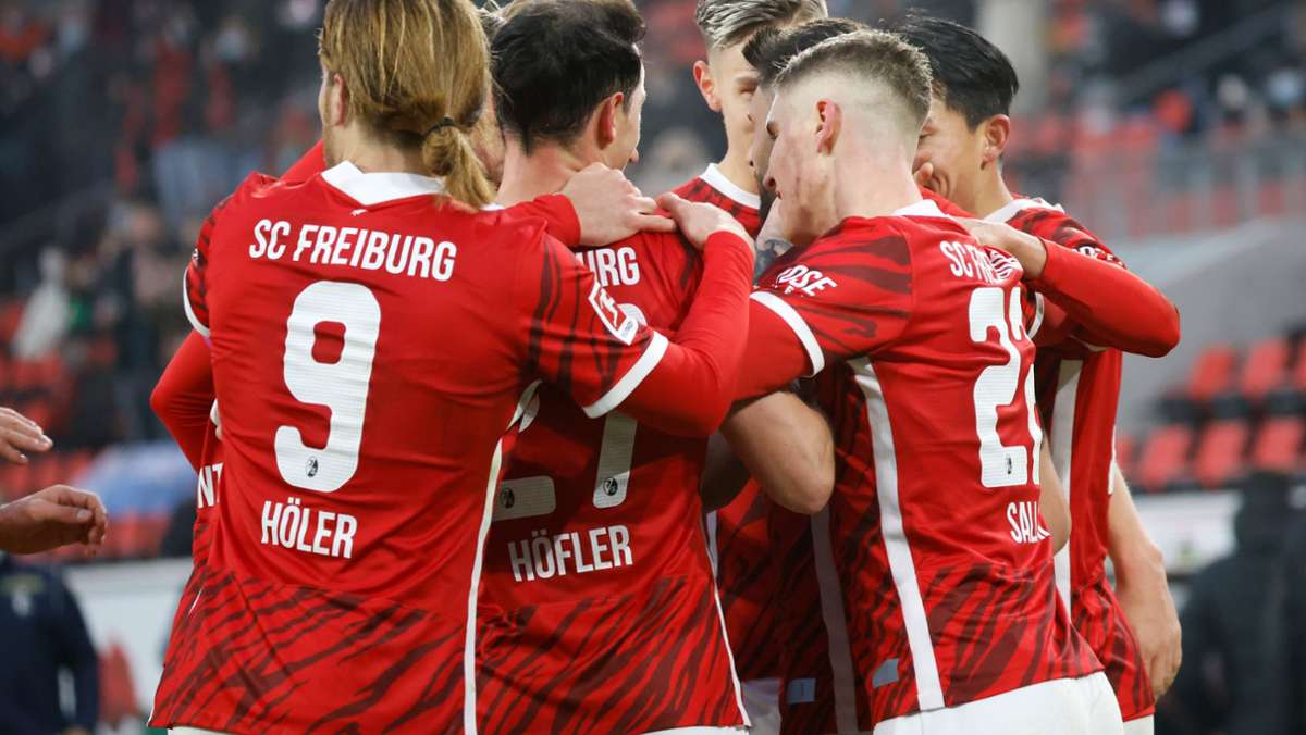  Freiburg krönte eine herausragende Hinrunde mit dem dritten Tabellenplatz. Ein spätes Tor von Schade sichert den Sieg gegen Leverkusen. Allerdings hilft Bayer-Keeper Hradecky kräftig mit. 