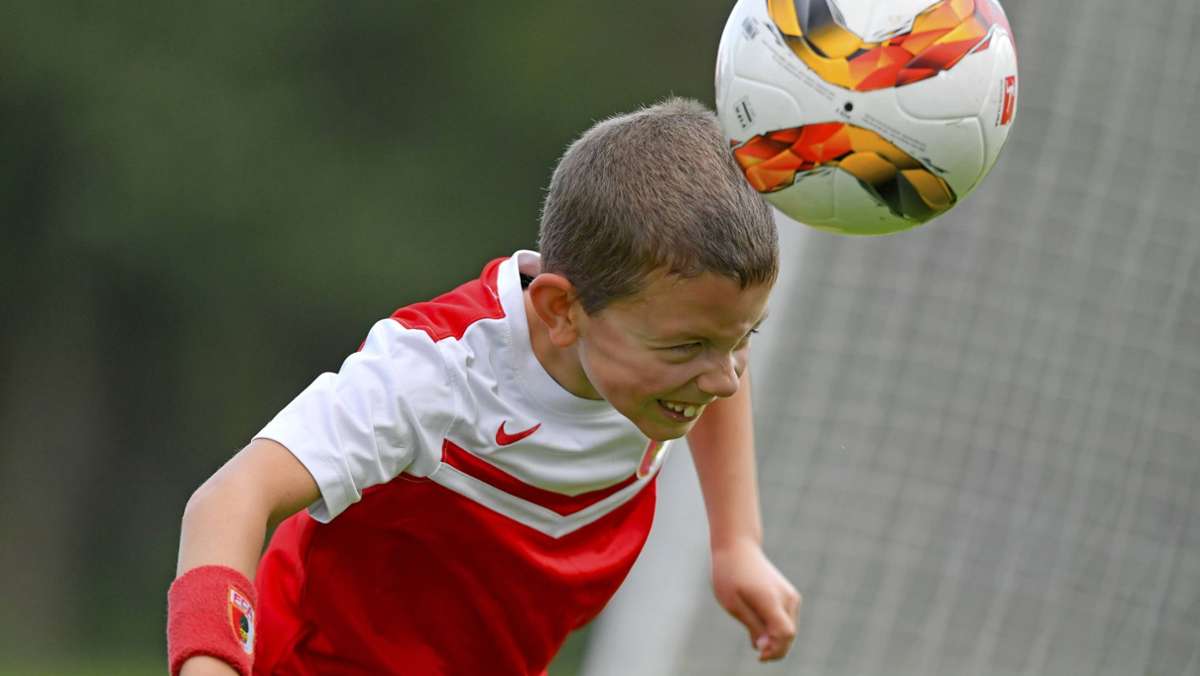 Fußball-Training: Ärzte fordern Verbot von Kopfbällen bei Kindern