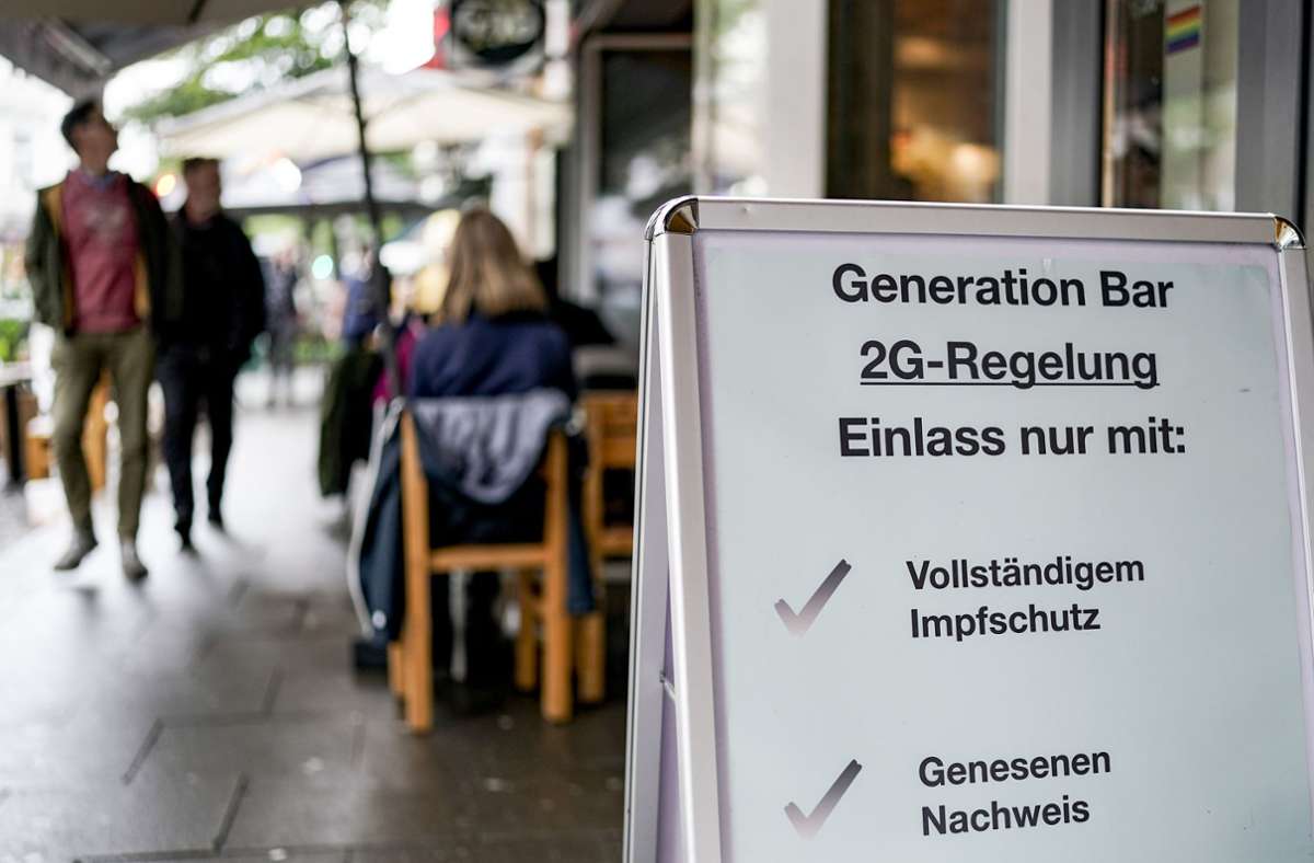 Wie hier in Hamburg gilt auch in Baden-Württemberg für Bars im Allgemeinen die Coronaregel 2G. Foto: dpa/Axel Heimken