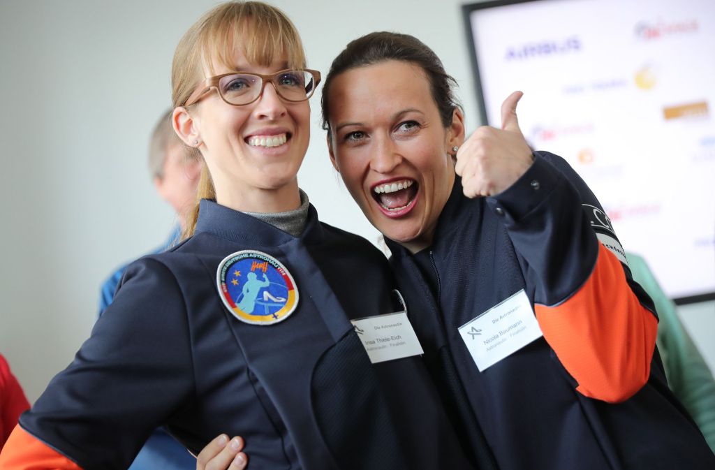Die Gewinnerinnen des Wettbewerbs “Die Astronautin“ Insa Thiele-Eich (links) und Nicola Baumann. Baumann ist nun überraschend ausgestiegen. (Archivfoto) Foto: dpa