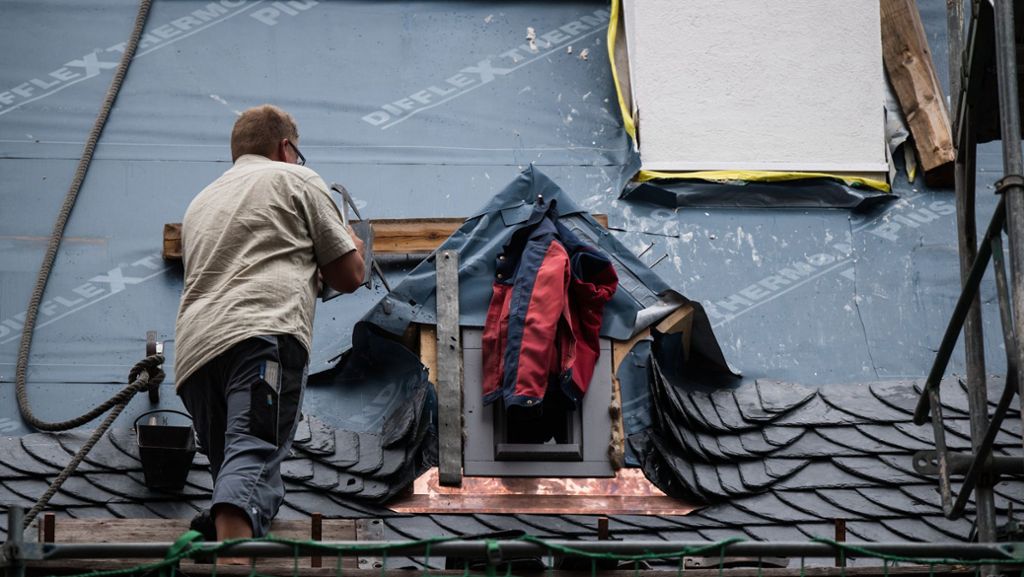 Unfall bei Renovierung in Esslingen: Arbeiter stürzt drei Meter in die Tiefe