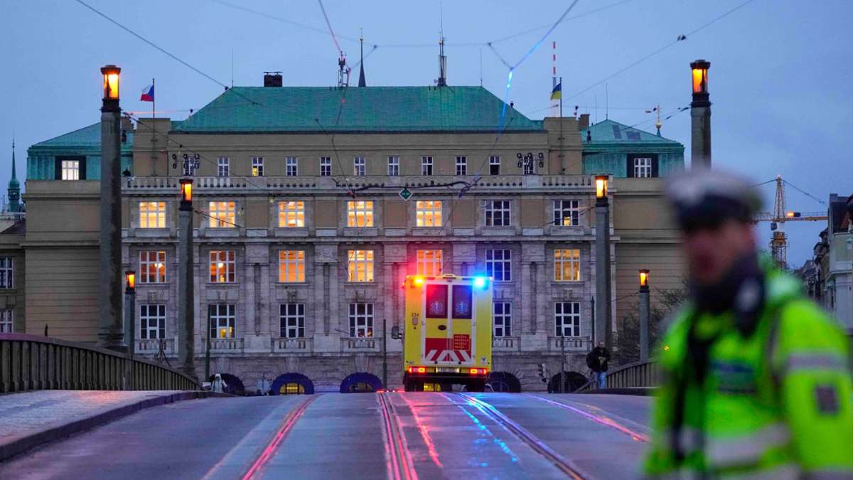 13 Todesopfer: Trauer und offene Fragen nach Schusswaffenangriff in Prag