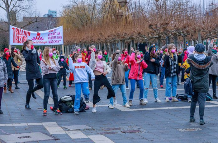 Flashmob am Elbenplatz: Frauen tanzen gegen Gewalt