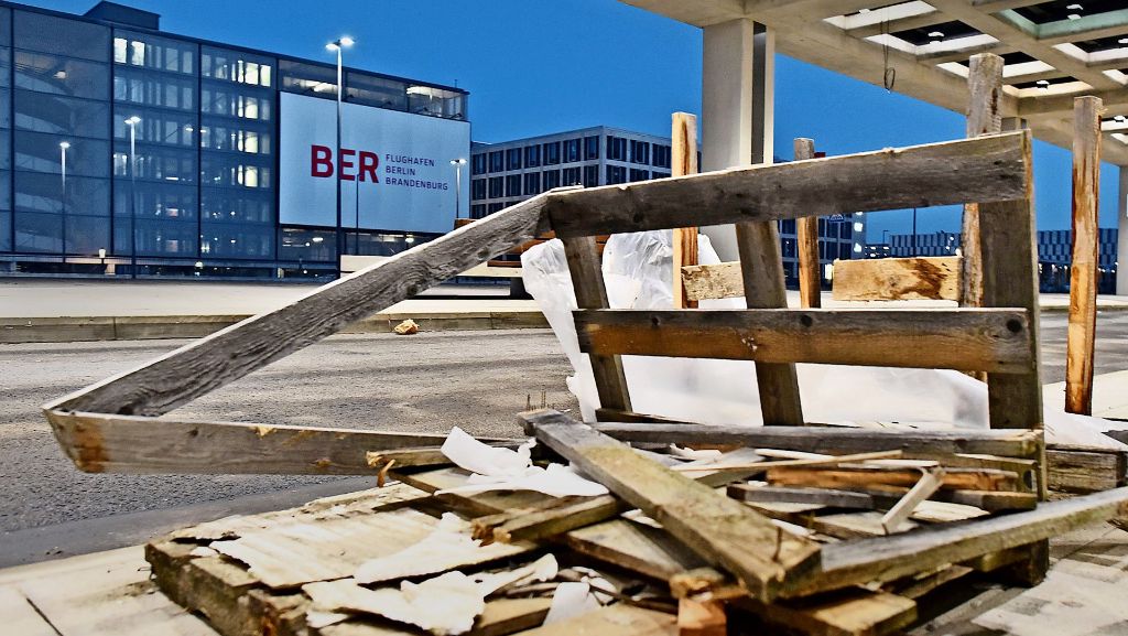 Berliner Flughafen: BER –   Start mit acht Jahren Verspätung?