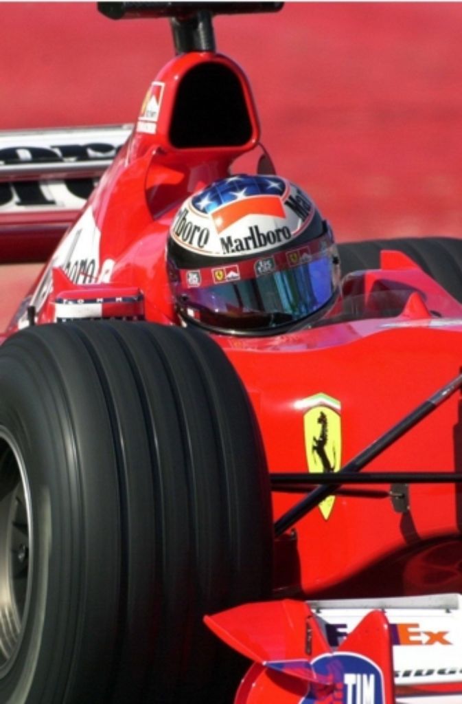 Auf Drängen von Berater Niki Lauda wechselt er 1996 zum italienischen Autobauer Ferrari.