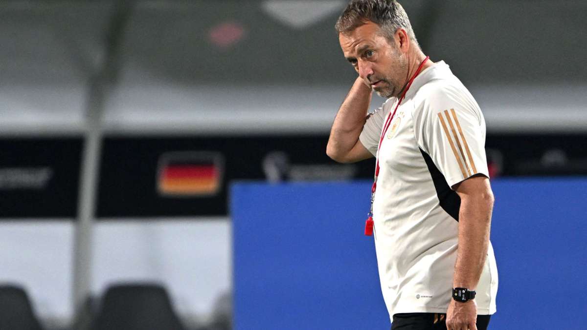 Der Bundestrainer bleibt trotz WM-Debakel: Die Herkulesaufgabe des Hansi Flick