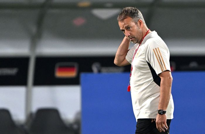 Der Bundestrainer bleibt trotz WM-Debakel: Die Herkulesaufgabe des Hansi Flick