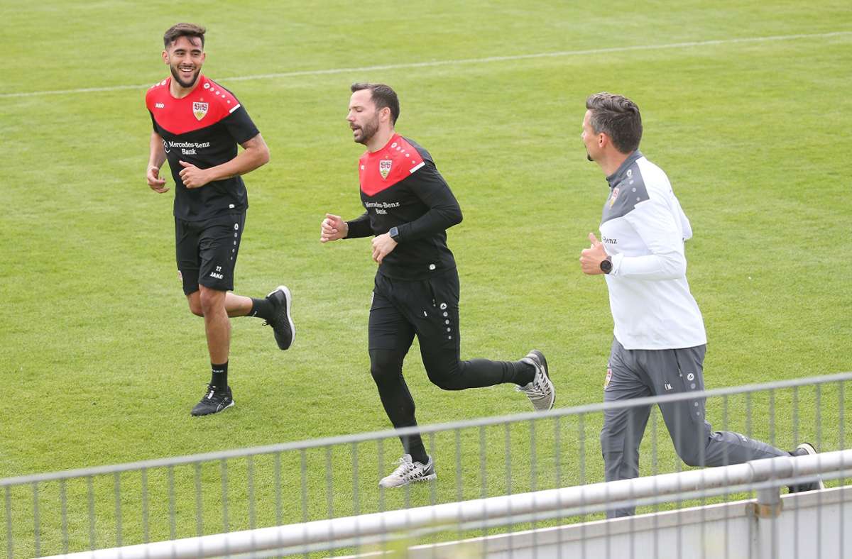 Für Gonzalo Castro (Mitte) stehen die beiden letzten Spiele im VfB-Trikot an. Der Kapitän hat nach muskulären Problemen in dieser Woche normal trainiert und ist in Gladbach mit von der Partie.
