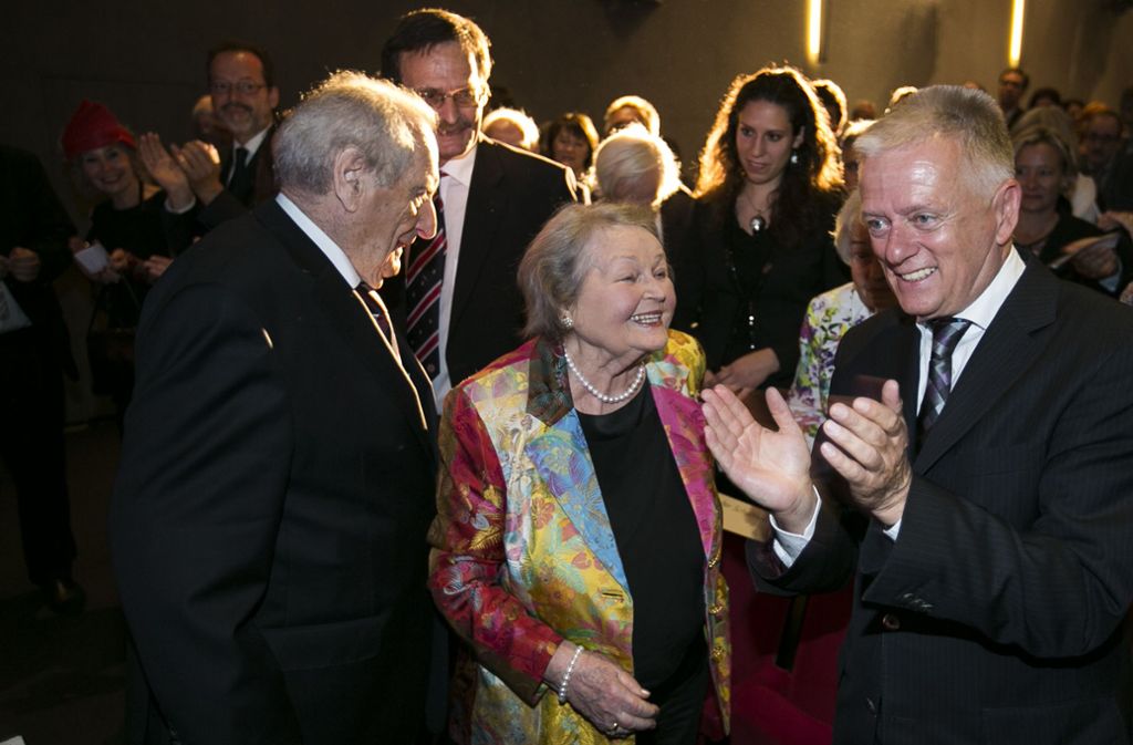 Mit OB Fritz Kuhn bei der Feier zum 90. Geburtstag in der Komödie.