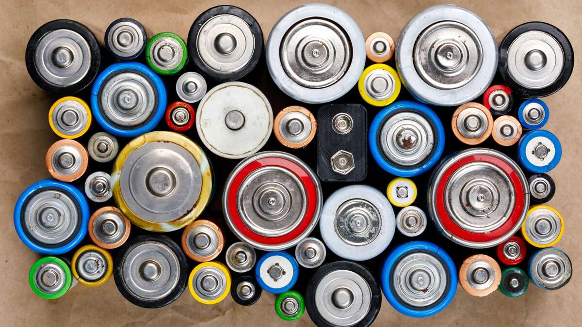 Hier erfahren Sie die wichtigsten Regeln, wie Sie Batterien richtig aufbewahren und was Sie bei der Lagerung beachten sollten.