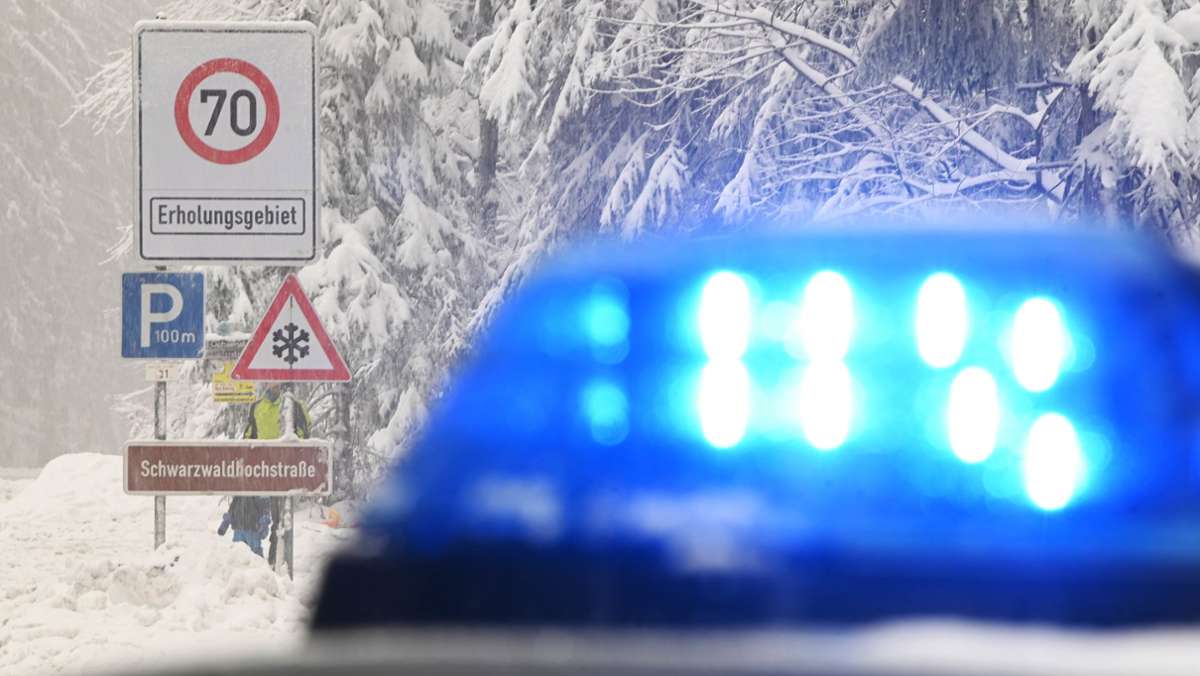 Straßenglätte in Baden-Württemberg: Unfälle und gesperrte Straßen wegen Glätte und Schnee