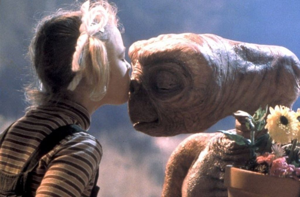 Die damals siebenjährige Drew Barrymore wurde sie in der Rolle der Gertie in Steven Spielbergs Film „E.T.“ weltberühmt.