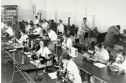 Schon den 1930er Jahre hatte Zeiss eine ansehnliche Prüfabteilung. Foto: / Carl Zeiss AG