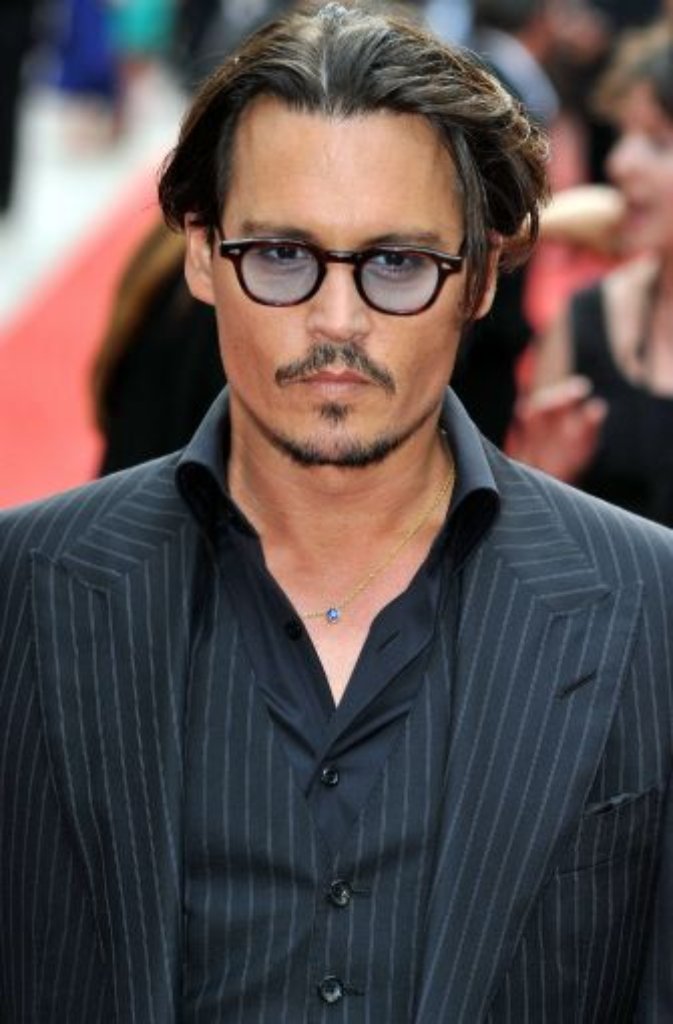 Auch der "Sexiest Man Alive" kann noch niedlicher werden - Johnny Depp mit coolen Gläsern.