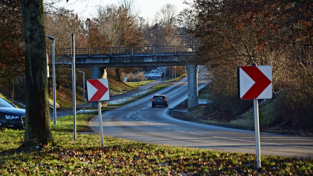  Für mindestens 14 Millionen Euro wird in Leinfelden (Landkreis Esslingen) eine Osttangente geplant. Auf dem 1,3 Kilometer langen Straßenstück sollen künftig 15 000 Autos am Tag unterwegs sein. 