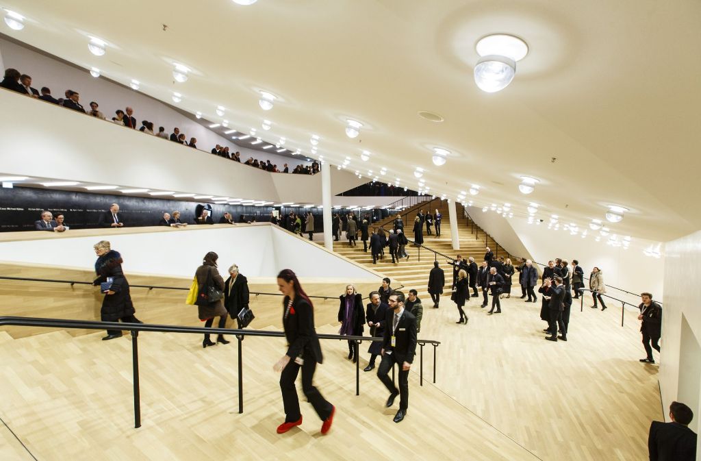 Kurz vor Beginn der Gala: Schon das Foyer lässt erahnen, welch’ architektonische Meisterleistung die Gäste im Großen Saal erwartet.