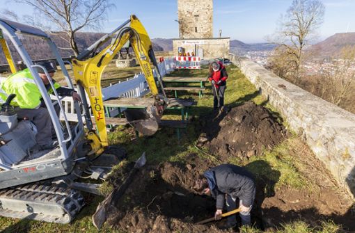 Experten untersuchen die Burgruine Helfenstein. Foto: /Markus Sontheimer
