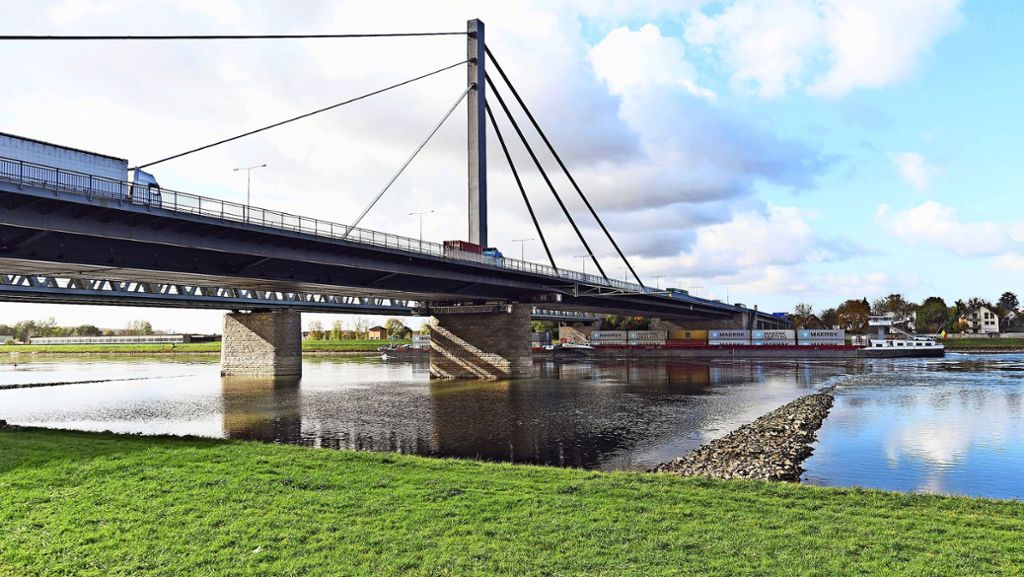 Bei Karlsruhe: Sanierte Rheinbrücke ist wieder ganz befahrbar