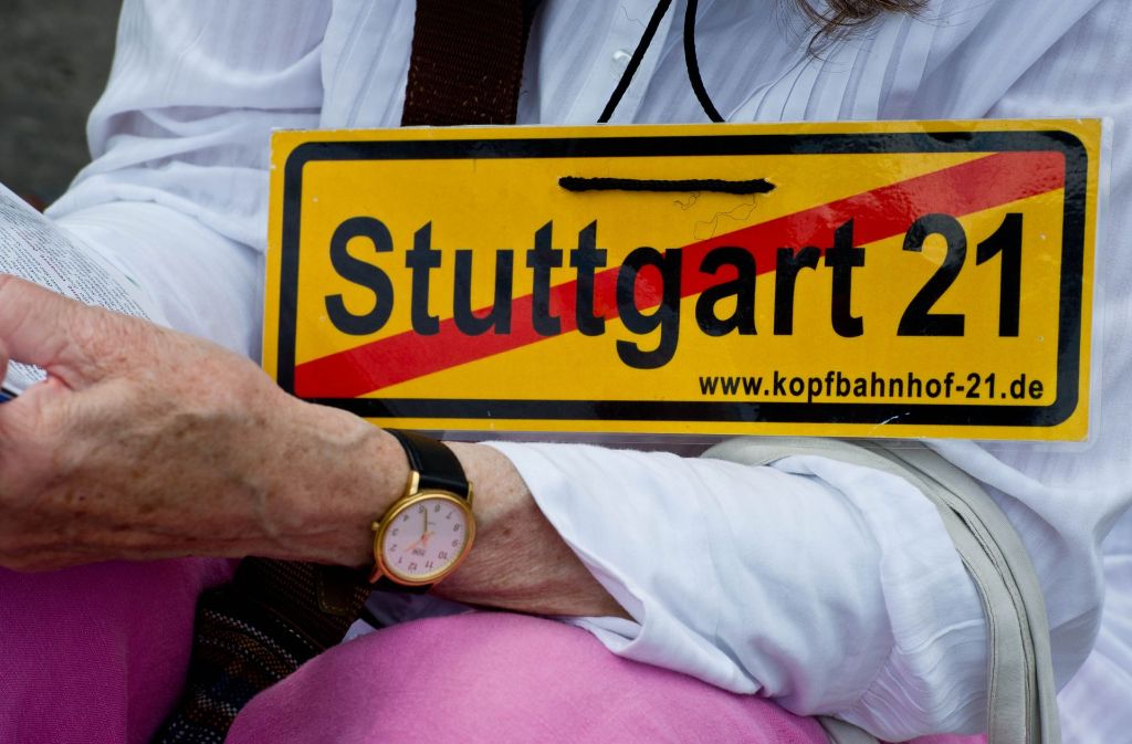 Gegner des Bahnprojekts Stuttgart 21 bei einer Kundgebung im Sommer 2016. Foto: Lichtgut/Volker Hoschek