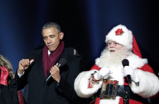 Obama wagt mit Santa ein Tänzchen